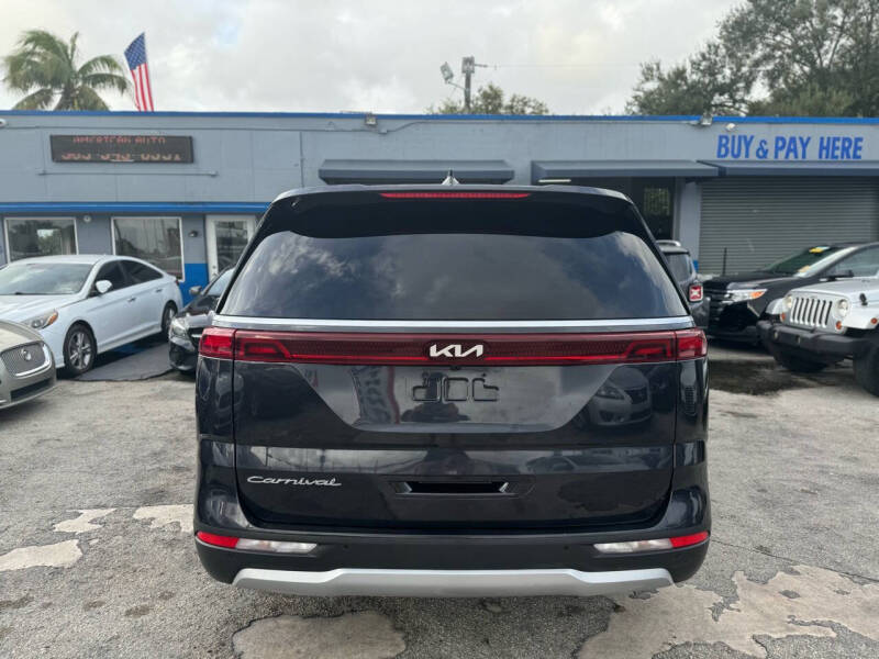 2022 Kia Carnival LX photo 7