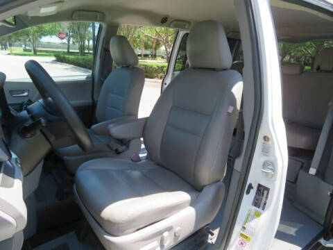 2016 Toyota Sienna LE Mobility 7-Passenger