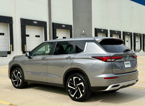 2023 Mitsubishi Outlander SE