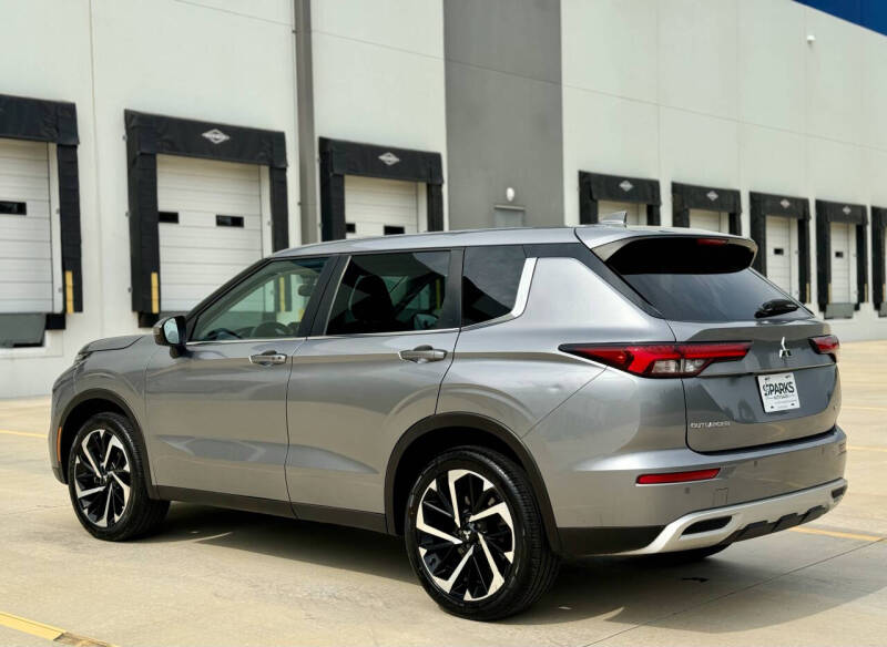 2023 Mitsubishi Outlander SE