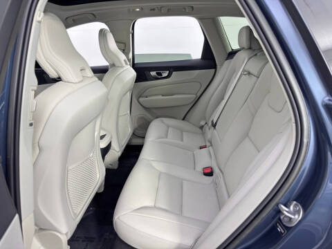 2023 Volvo XC60 B5 Plus Dark Theme