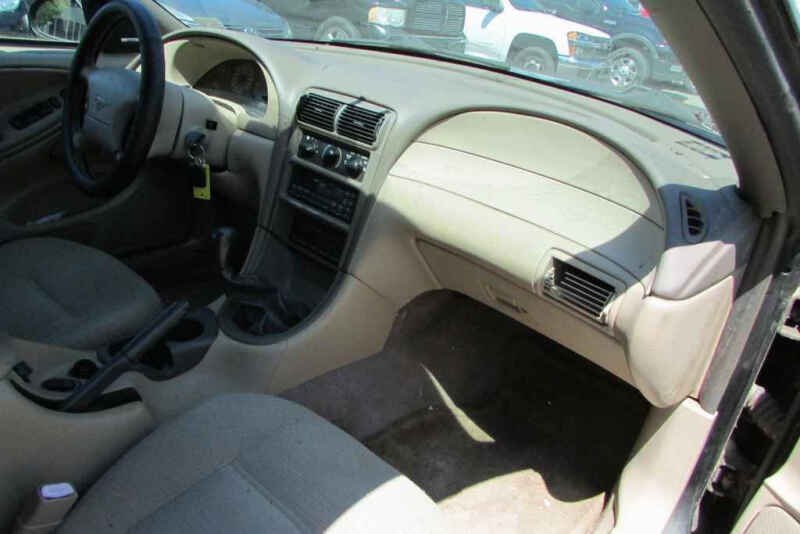 2000 Ford Mustang