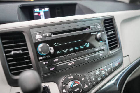 2013 Toyota Sienna LE 7-Passenger