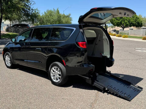 2024 Chrysler Voyager LX