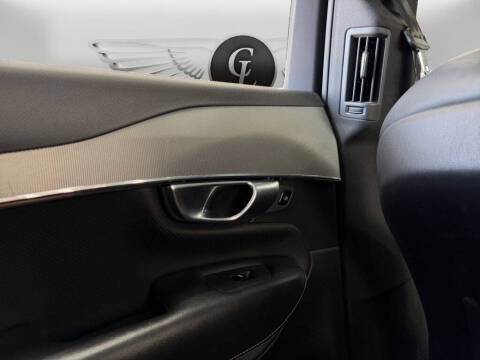 2017 Volvo XC90 T8 eAWD R-Design