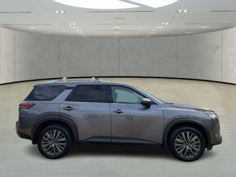 2024 Nissan Pathfinder SL