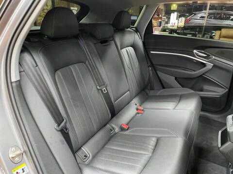 2021 Audi e-tron quattro Premium Plus