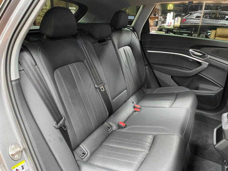 2021 Audi e-tron quattro Premium Plus