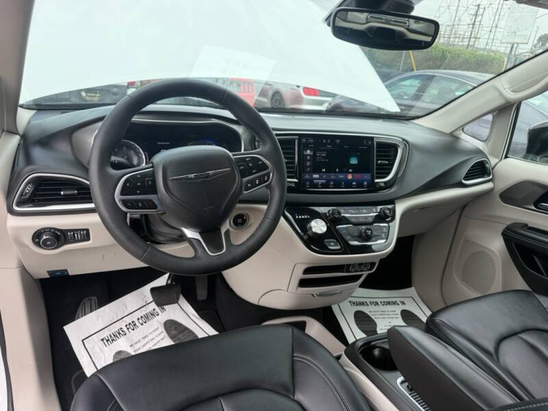 2024 Chrysler Pacifica Touring L