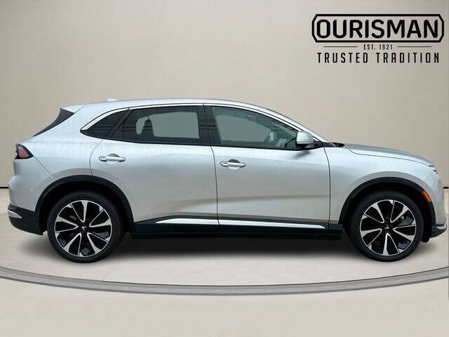 2025 VinFast VF8 Plus