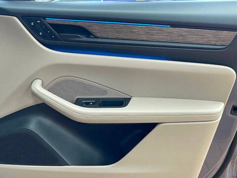 2025 Porsche Macan 4 Electric