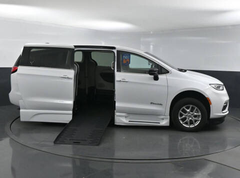 2024 Chrysler Pacifica Touring L