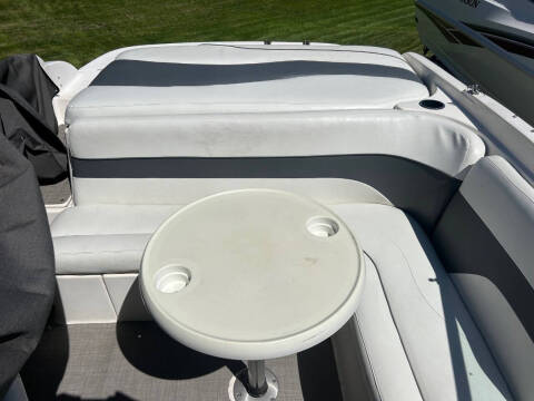 2005 Rinker Captiva