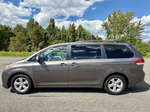 2013 Toyota Sienna LE 8-Passenger
