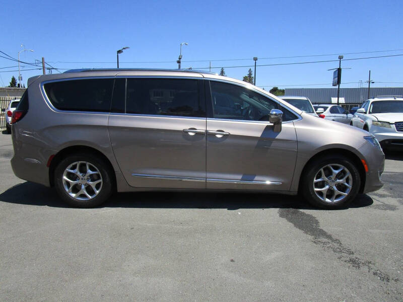 2017 Chrysler Pacifica Limited