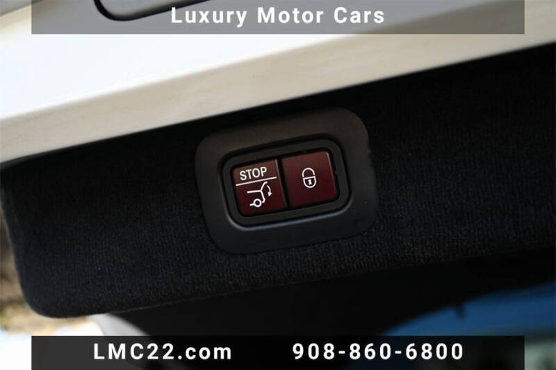 2021 Aston Martin DBX