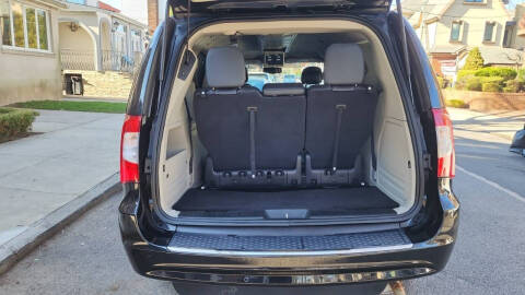 2016 Chrysler Town and Country Touring