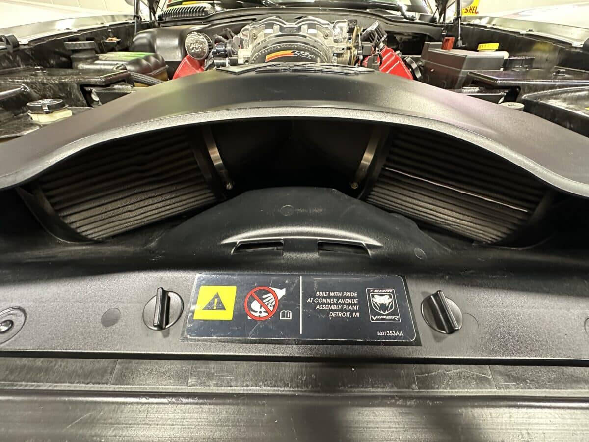 2005 Dodge Viper 29