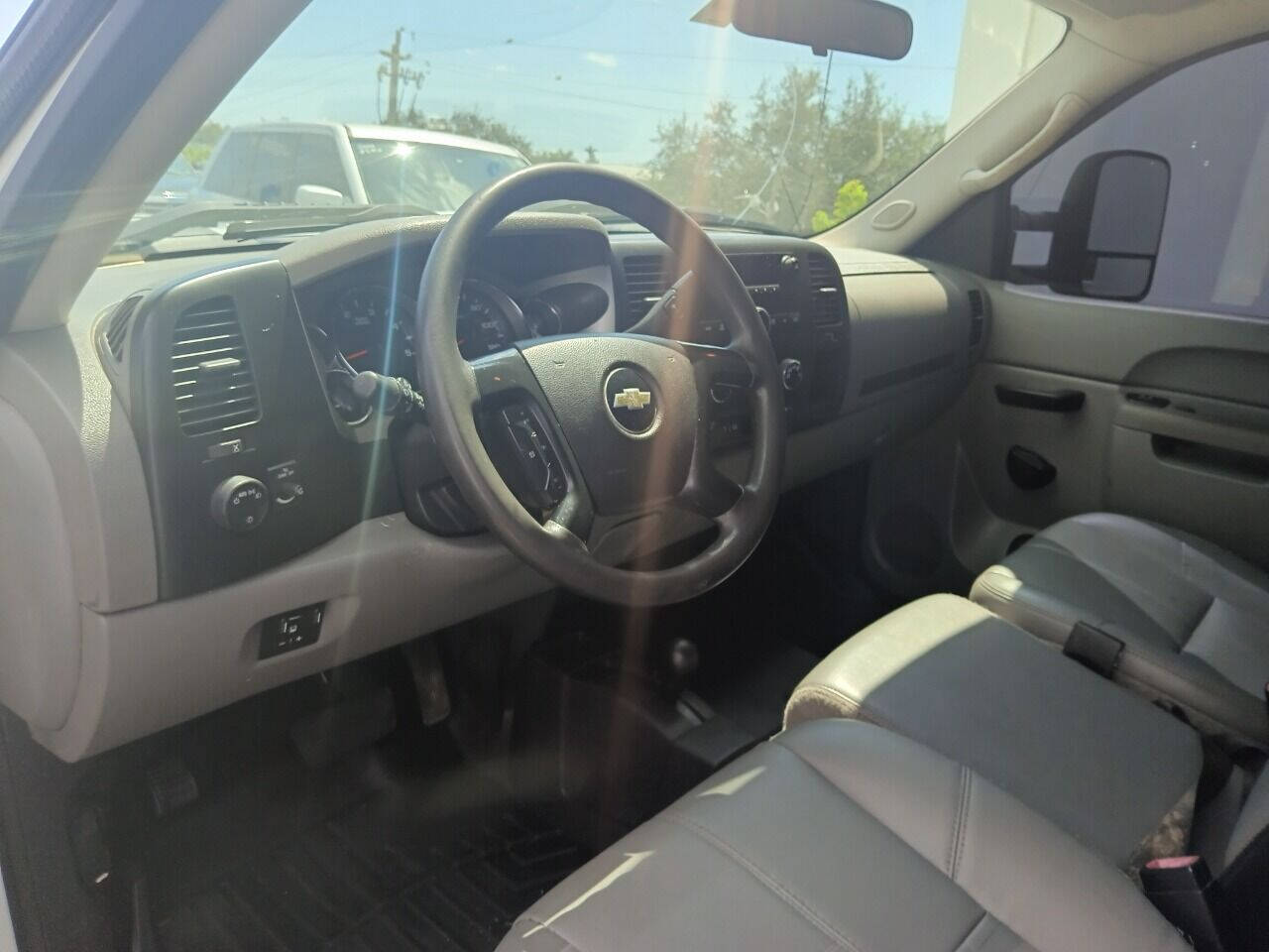 2013 Chevrolet Silverado HD Pickup - $14,950