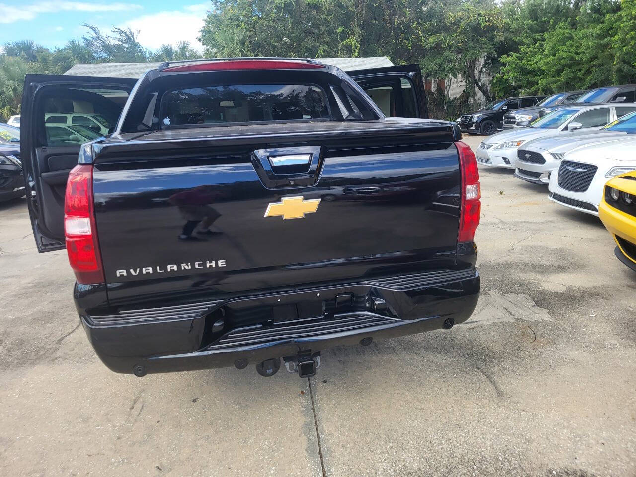 2012 Chevrolet Avalanche for sale at FAMILY AUTO BROKERS in Longwood, FL