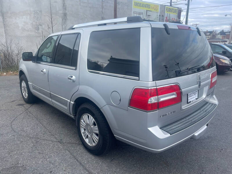 2010 Lincoln Navigator Base photo 2