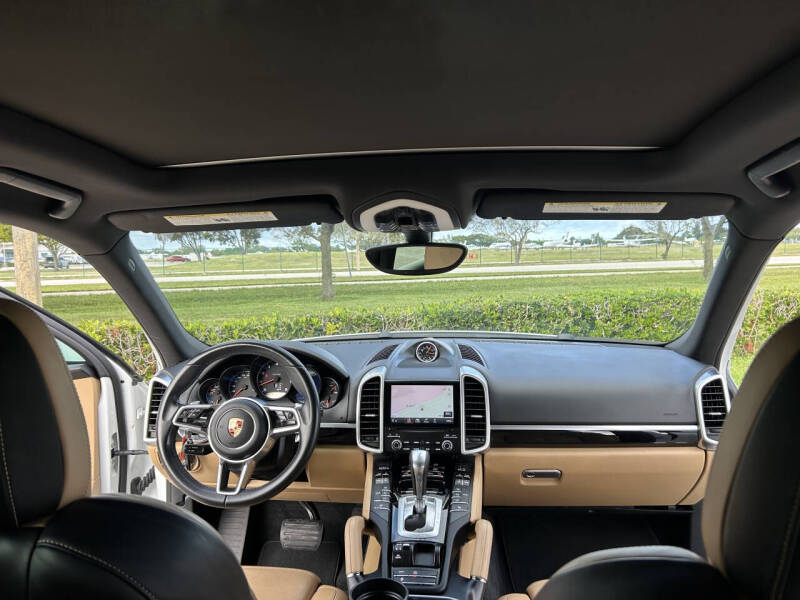 2017 Porsche Cayenne Platinum Edition