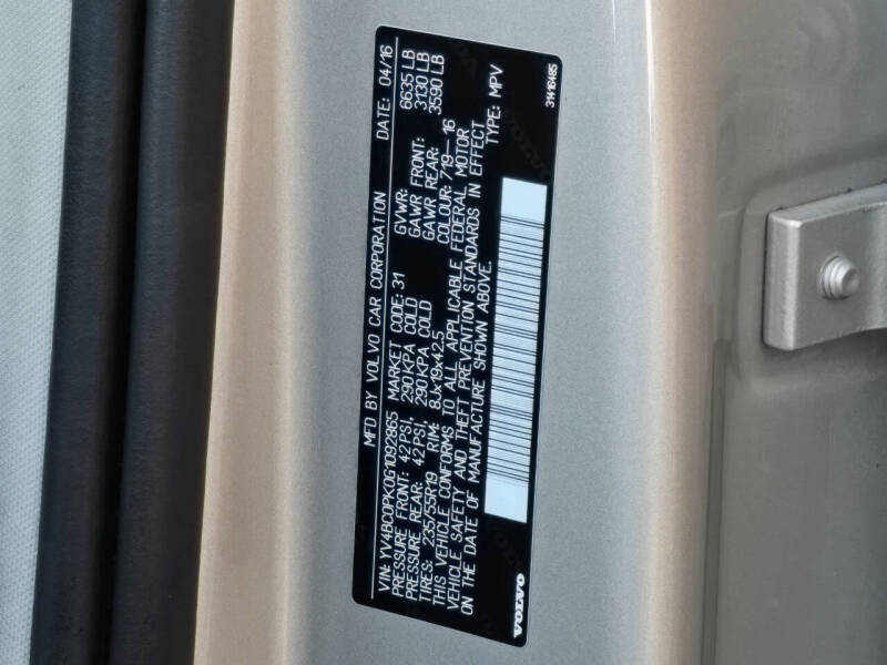 2016 Volvo XC90 T8 eAWD Momentum