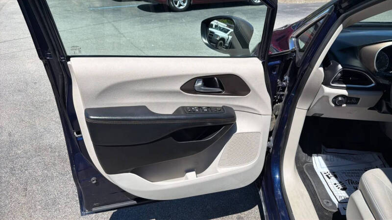 2017 Chrysler Pacifica LX