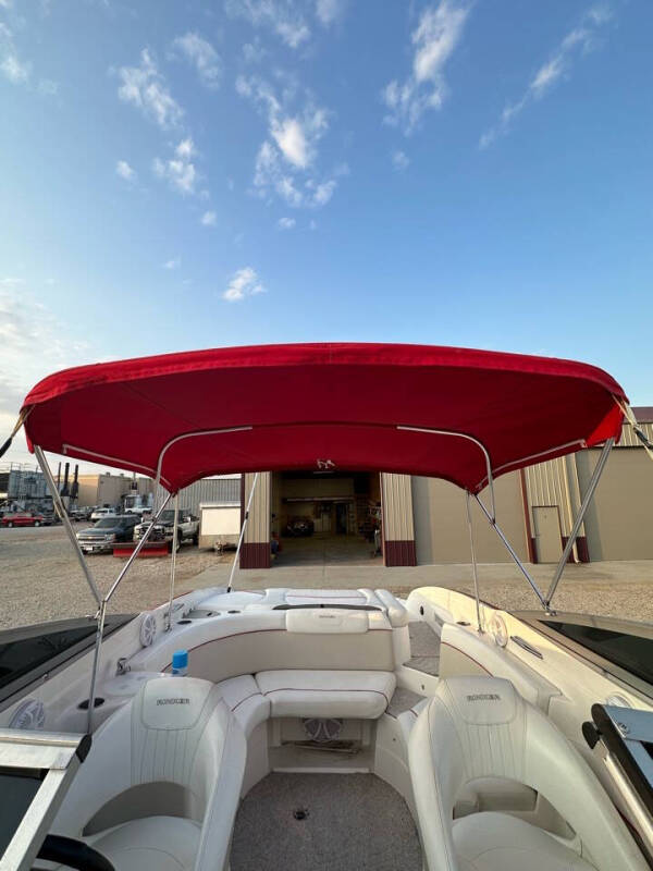 2006 Rinker 246BR