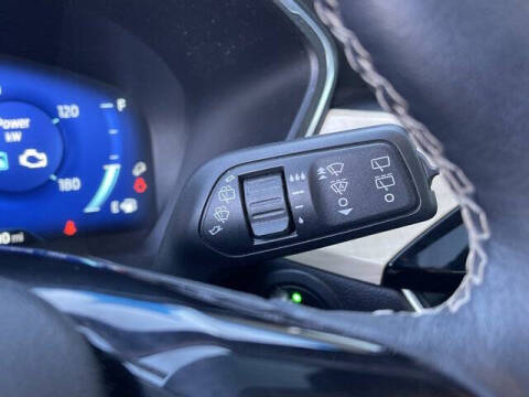 2021 Ford Escape Hybrid Titanium