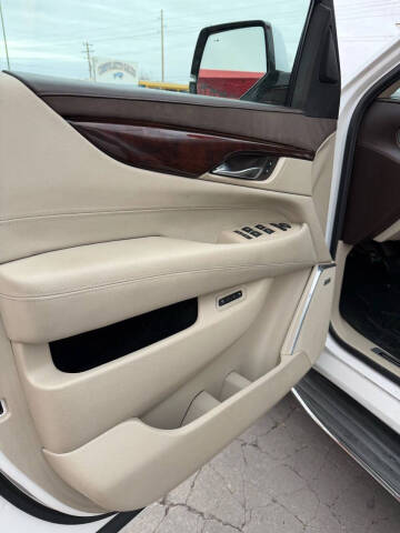 2016 Cadillac Escalade Luxury Collection