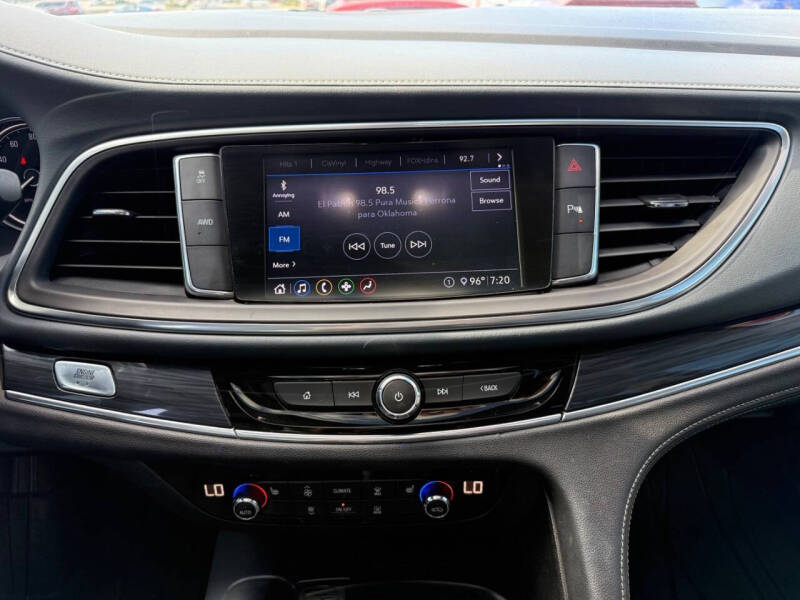 2020 Buick Enclave Essence