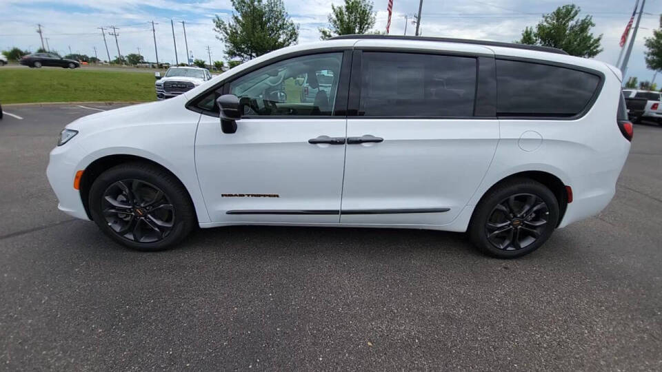 2024 Chrysler Pacifica for sale at Victoria Auto Sales in Victoria, MN