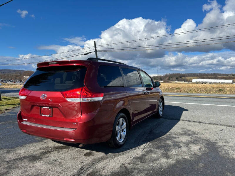 2013 Toyota Sienna LE 7-Passenger Auto Access Seat