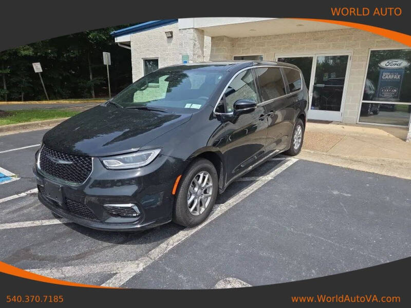 2026 Chrysler Pacifica Select
