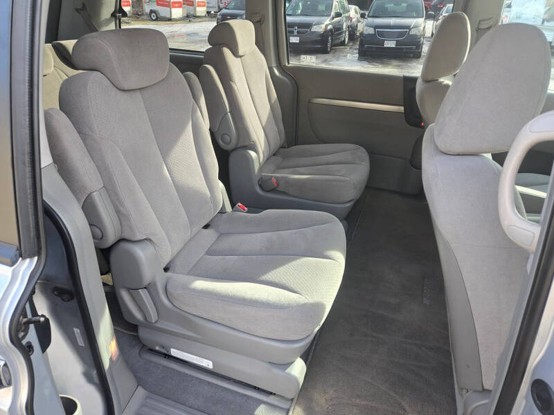 2007 Hyundai Entourage GLS