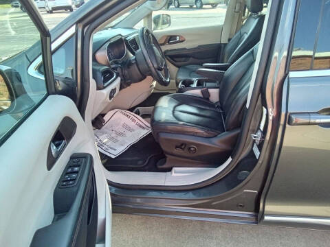 2017 Chrysler Pacifica Touring-L