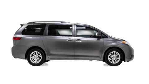 2017 Toyota Sienna XLE Premium 8-Passenger