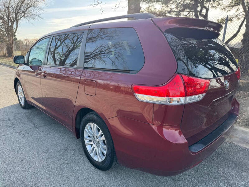 2014 Toyota Sienna XLE photo 7