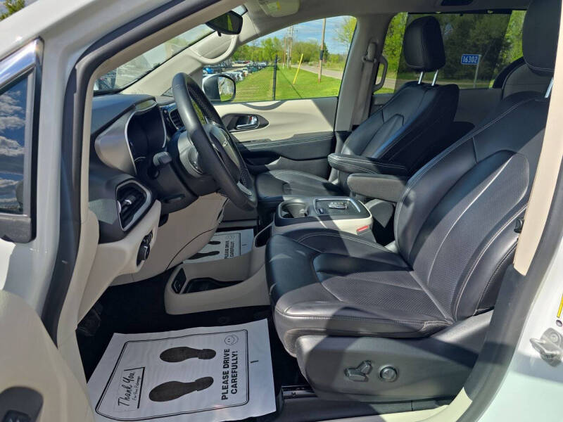 2023 Chrysler Pacifica Touring L