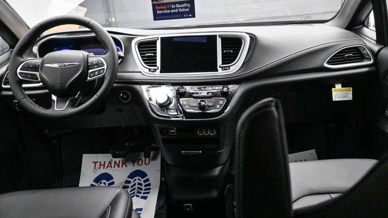 2025 Chrysler Pacifica Select