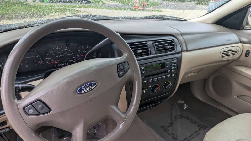 2001 Ford Taurus SE