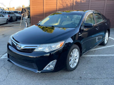 2013 Toyota Camry Hybrid for sale at KG MOTORS in West Newton MA