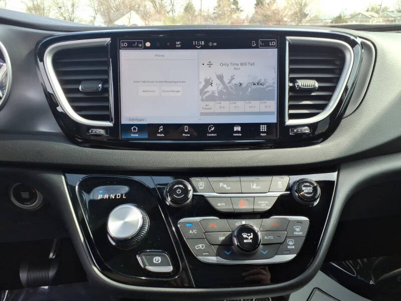 2025 Chrysler Pacifica Select