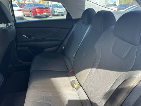 2022 Hyundai Elantra SE