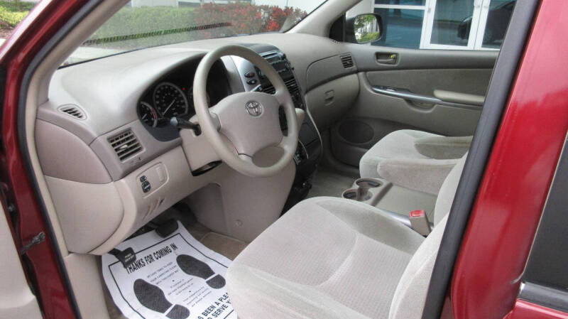 2008 Toyota Sienna null photo 11