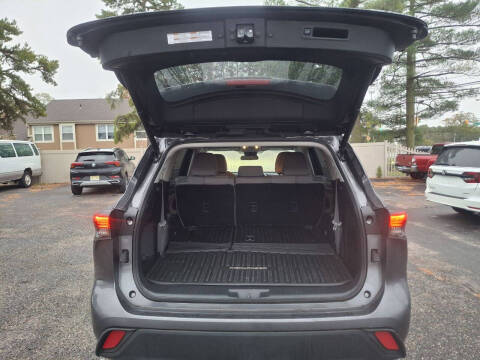 2022 Toyota Highlander LE