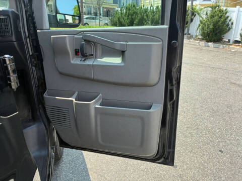 2017 GMC Savana LT 3500