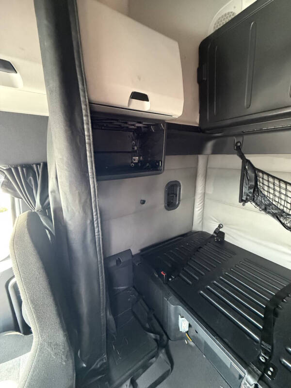 2021 Freightliner Cascadia