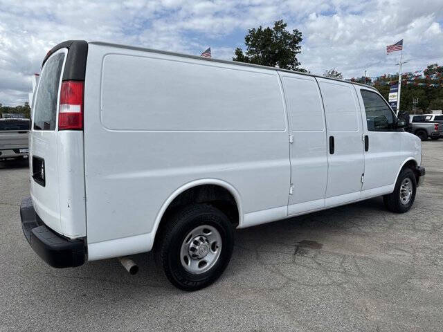 2022 Chevrolet Express 2500